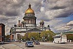 Petrohrad (rusky Санкт-Петербург česky Sankt-Petěrburg, rusky hovorově zkracováno na Питер (Pitěr)) [ Isakijevský chrám (St. Isaacs Cathedral, Исаакиевский собор) -  chrám svatého Izáka je největší z petrohradských chrámů a patří mezi nejčastější cíle turistů a návštěvníků Petrohradu. Je nejvyšší pravoslavnou katedrálou ve městě a druhou nejvyšší na světě (po Chrámu Krista Spasitele v Moskvě). Chrám stojí v centru Petrohradu, na Isakijevském náměstí mezi Mojkou a Něvou.  ]