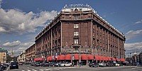  [ Rocco Forte Astoria Hotel, tento skvělý 5* hotel má výbornou polohu v centru Petrohradu přímo naproti katedrále svatého Izáka. Na Něvský Prospekt, Palácové náměstí či do Ermitáže to zvládnete pěšky do deseti minut. Cena za noc a dvoulůžkový pokoj činí cca 10.000 Kč :) ]